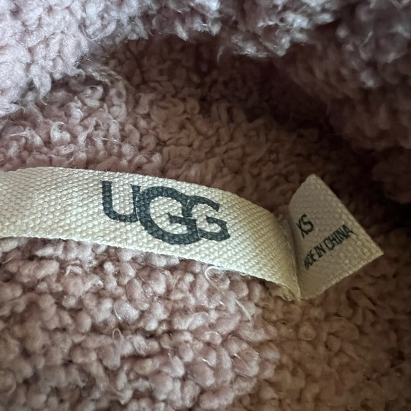 Light Pink Ugg cozy sweater - Picture 3 of 3